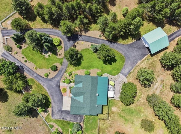 573 Tam Tam Dr, Sagle, ID 83860