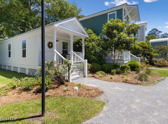2207 Government Street, Ocean Springs, MS 39564