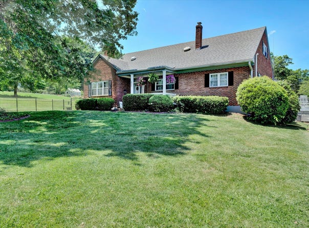 422 Main St, New Castle, VA 24127