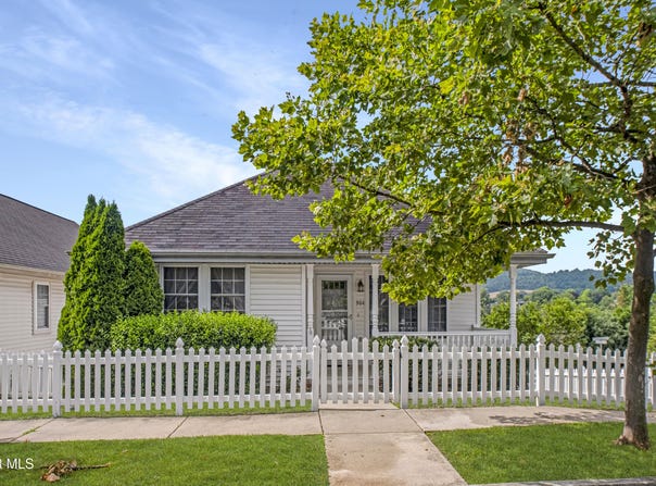 904 Holliday Hills Drive, Hollidaysburg, PA 16648