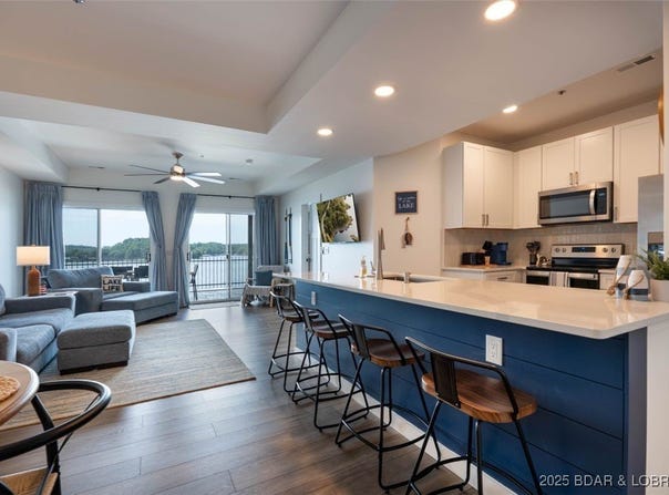 905 E Harbour Towne Drive unit: 905 E, Lake Ozark, MO 65049