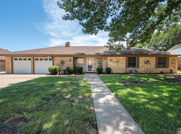 3103 Avon Drive, Arlington, TX 76015