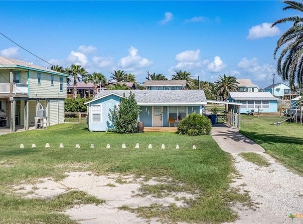 819 S Magnolia Street, Rockport, TX 78382