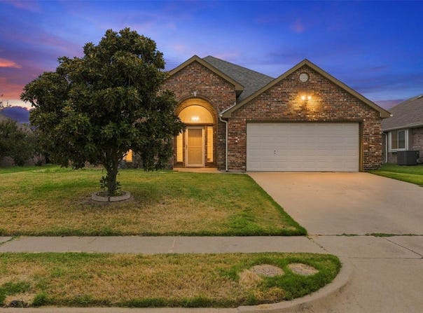3221 Canary Lane, Midlothian, TX 76065