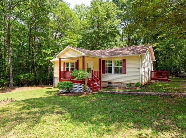 560 Center Drive, Taylors, SC 29687