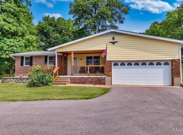2915 Ozark Drive, MO 63122