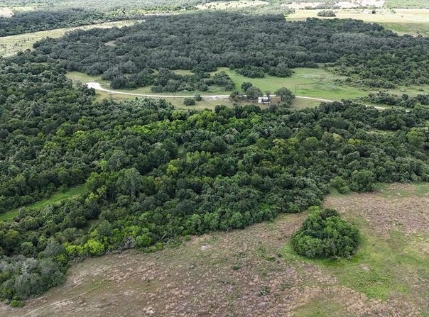 111 Treetop Road, Refugio, TX 78377
