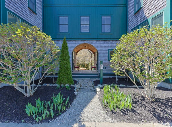 8 Meadow Road, Provincetown, MA 02657