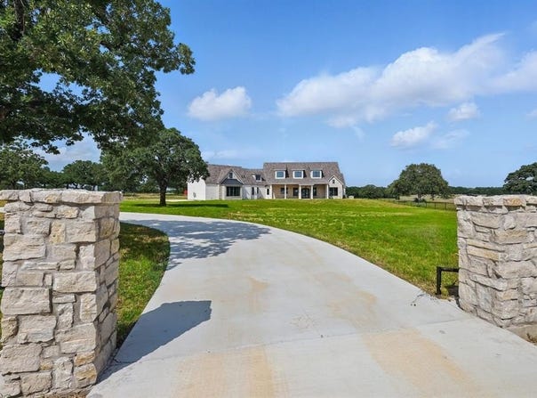 623 Lake Valley Road, Sunset, TX 76270