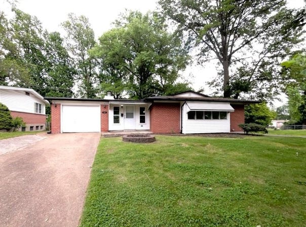 1590 Bay Meadows Drive, Florissant, MO 63033