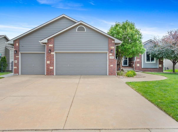 2209 E Dory St, Goddard, KS 67052-8644