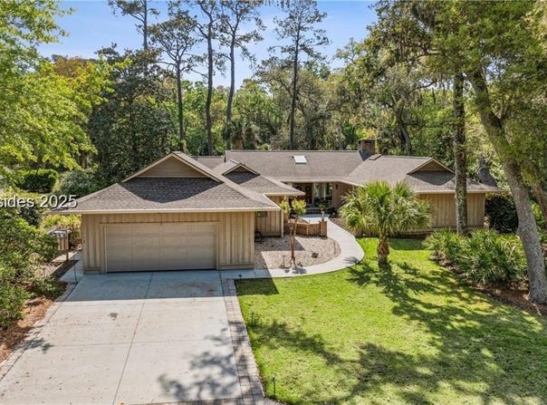 2 Red Maple Rd, Hilton Head Island, SC 29928