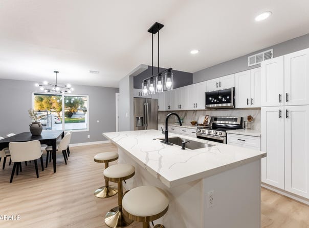 1743 W BUTLER Drive, Phoenix, AZ 85021