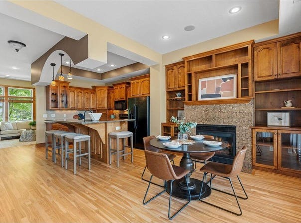 326 E Travelers Trail, Burnsville, MN 55337