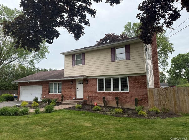 18 Amalia Lane, Commack, NY 11725