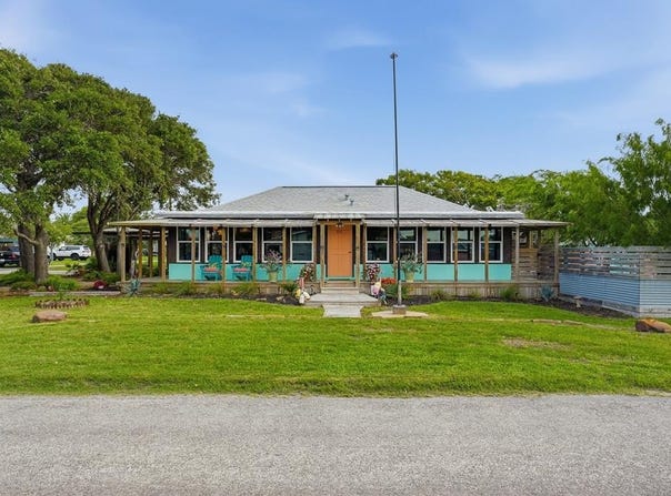 113 Palmetto Ave., ROCKPORT, TX 78382