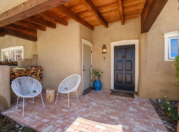 205 Upper Ranchitos Road, Taos, NM 87571