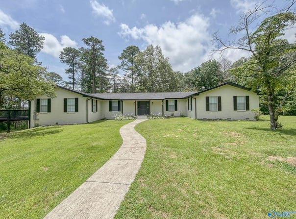 4001 Neely Court, Guntersville, AL 35976