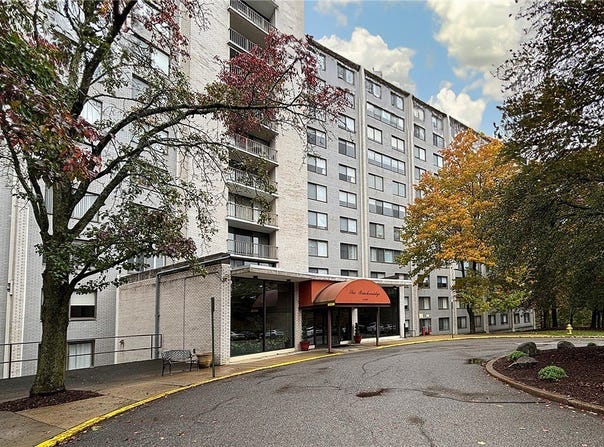 1160 BOWER HILL RD, Mt Lebanon, PA 15243
