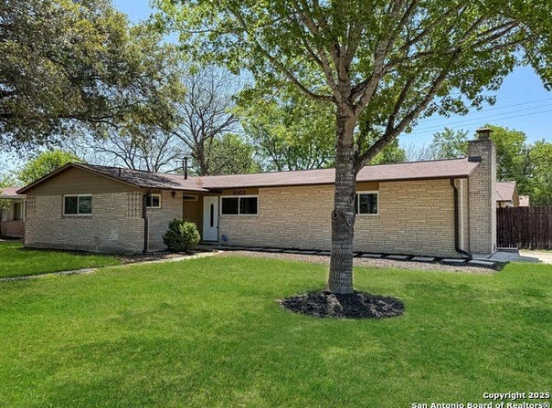 5102 Crown Ln, Kirby, TX 78219