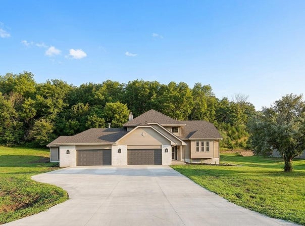 22934 LINDEN Road, CRESCENT, IA 51526