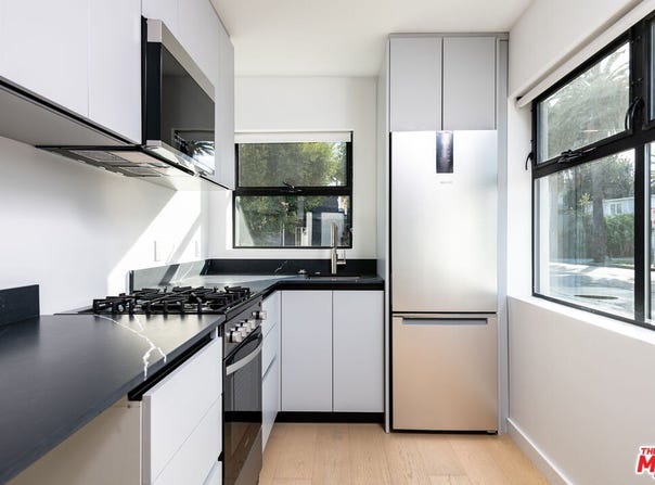 1325 Cabrillo Ave, Venice, CA 90291