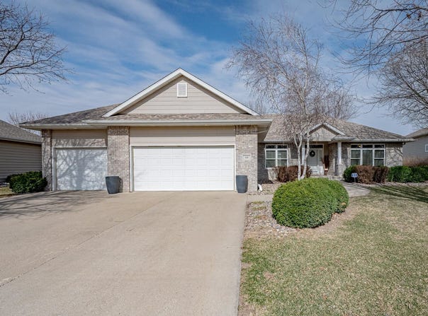 459 E Sawgrass Trl, Dakota Dunes, SD 57049