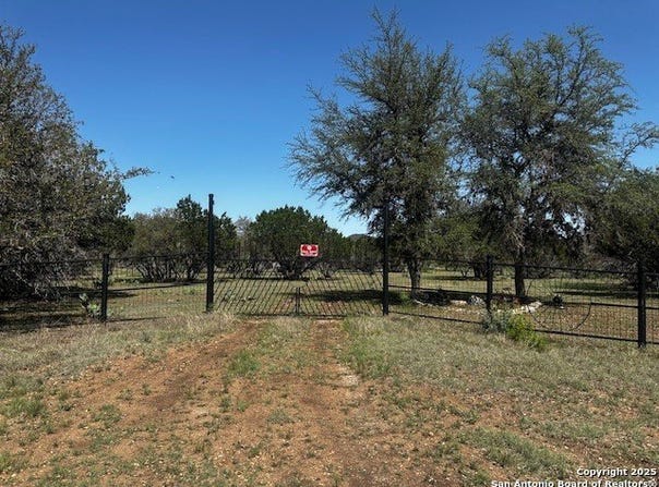 698 N Kahn, Rio Frio, TX 78879