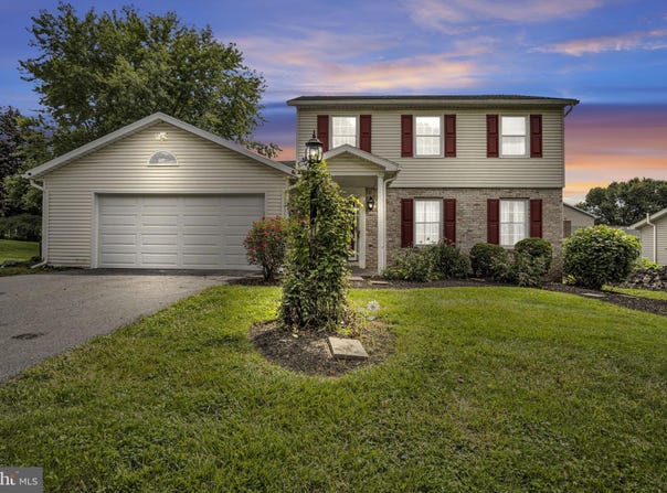 18 DOUGLAS COURT, CARLISLE, PA 17013