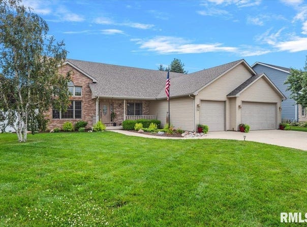 228 Manor Hill Drive, Chatham, IL 62629