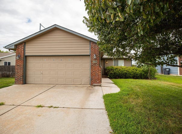 1386 N Aksarben, Wichita, KS 67235