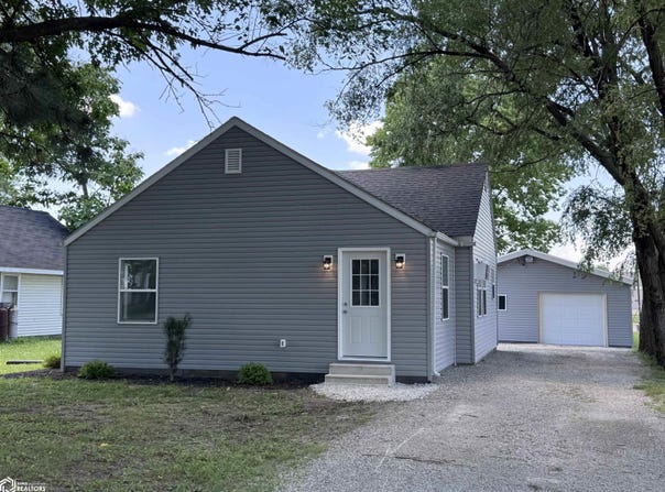 106 S 17Th Street, Fairfield, IA 52556