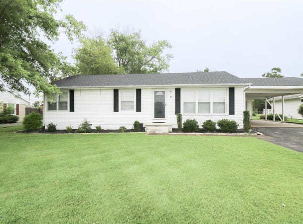 572 Lakeview Dr, Paducah, KY 42003