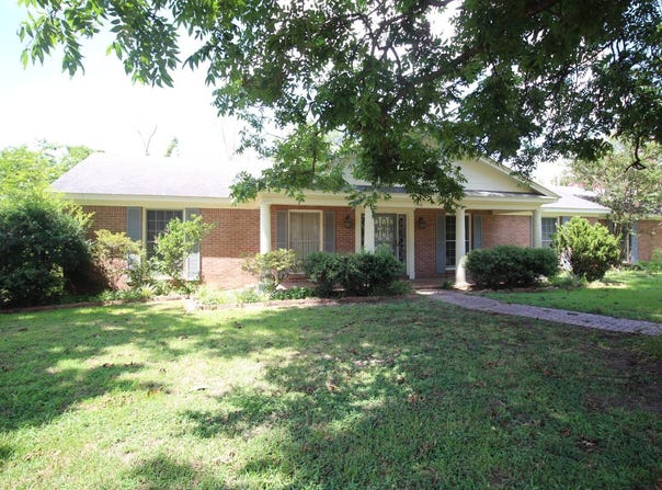 190 W. Cypress Street, Charleston, MS 38921