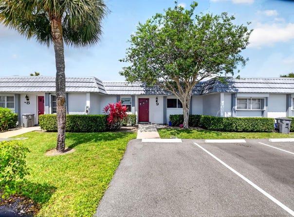 2886 E Fernley Dr E, West Palm Beach, FL 33415