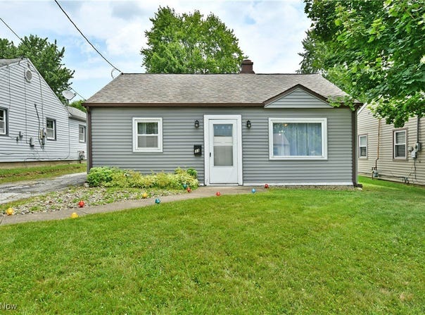 33 McDonald Avenue, Niles, OH 44446