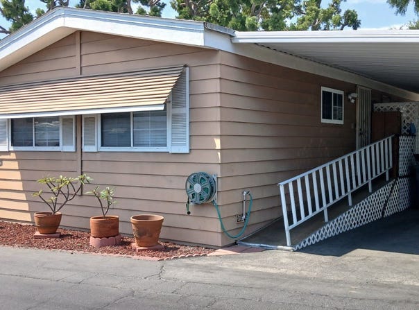 12550 E Carson St, Hawaiian Gardens, CA 90716