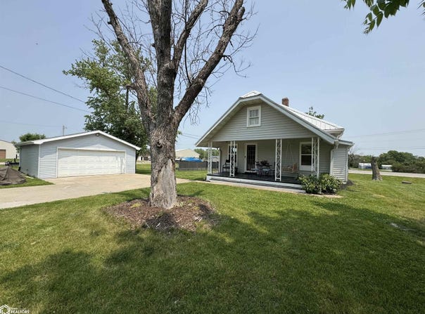 1121 N 18Th Street, Centerville, IA 52544
