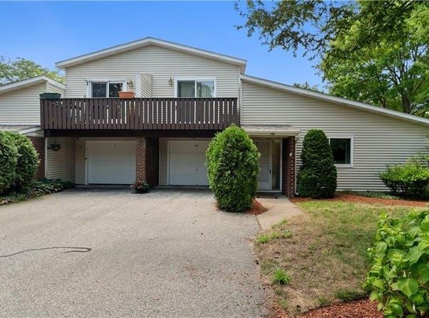 993 Williamsburg Circle, Warwick, RI 02886