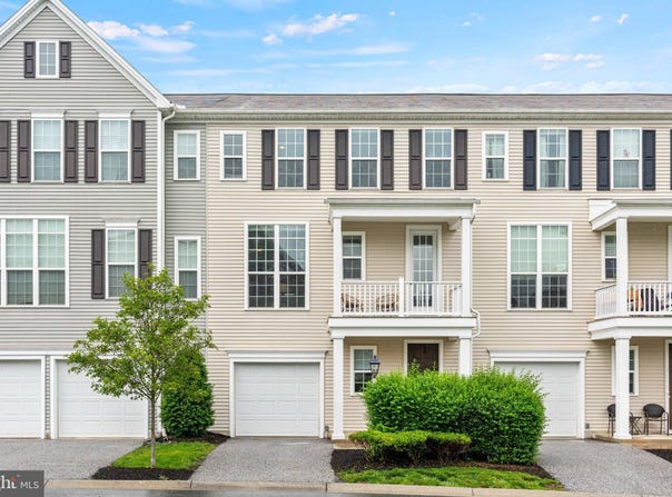 562 FAWN LANE, HUMMELSTOWN, PA 17036