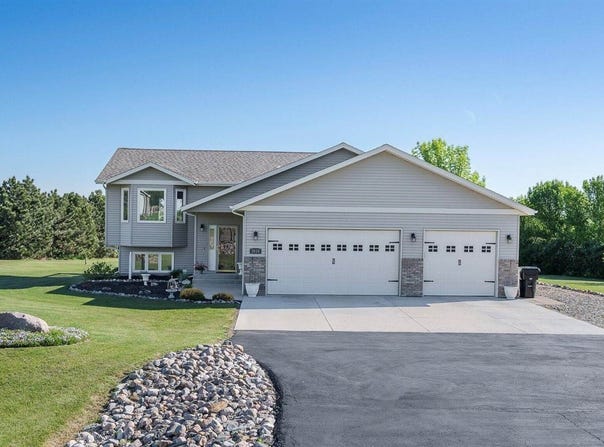 3616 Southridge Lane, Bismarck, ND 58504