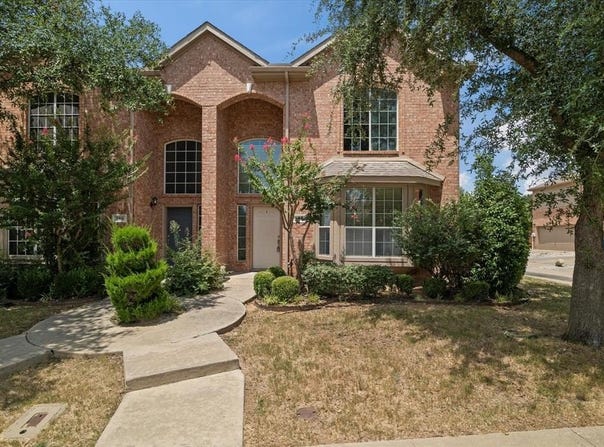 385 Ivan Drive, Lewisville, TX 75067