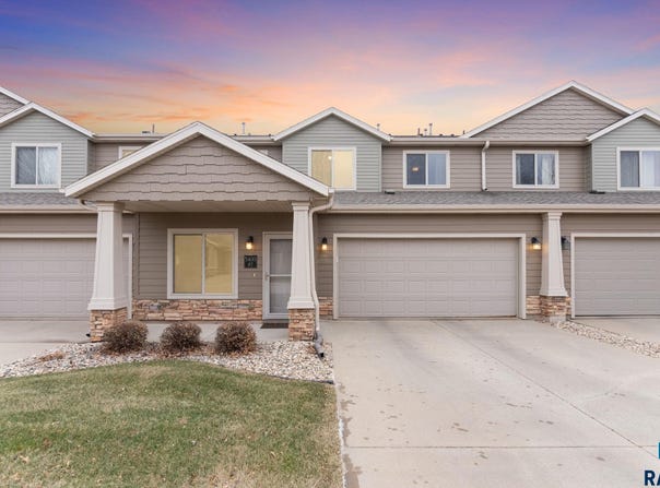 5400 S Cobblestone Pl, Sioux Falls, SD 57108