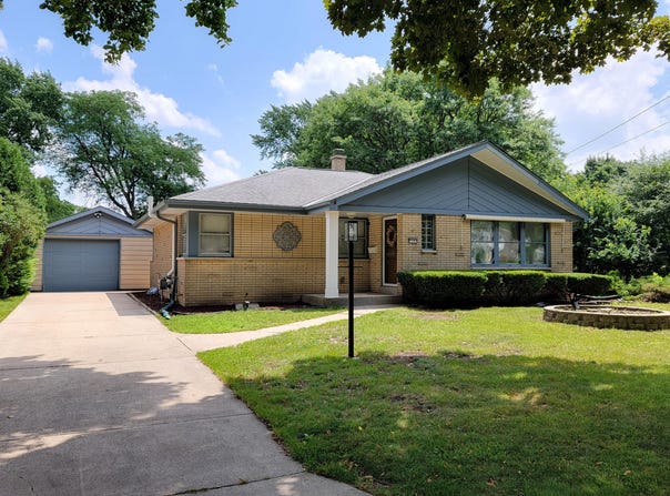 7181 W Wedgewood Dr, Milwaukee, WI 53220
