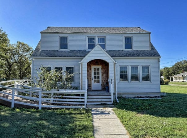 315 W Lincoln Ave, Lincoln, KS 67455