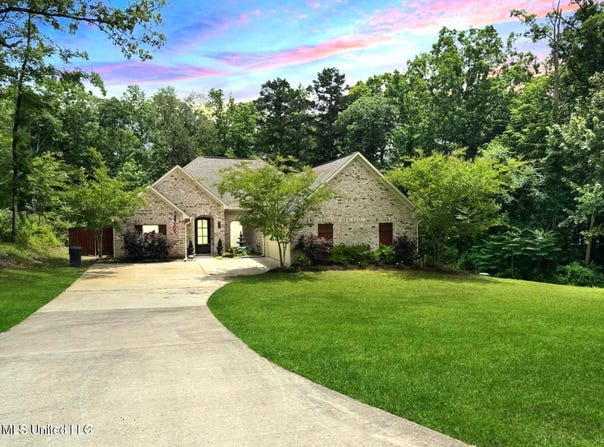 103 Saint Charles Avenue, Florence, MS 39073
