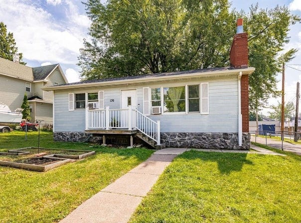 136 5th St, Proctor, MN 55810