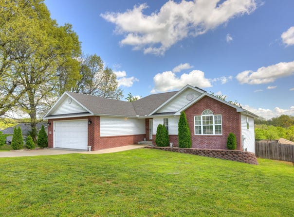 1702 Rosewood Drive, Neosho, MO 64850