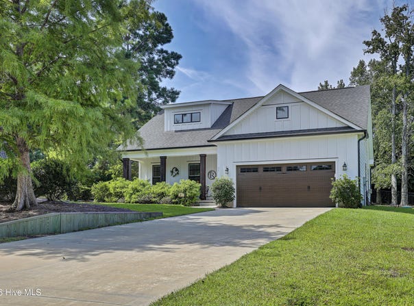 11 Sailview Court, Hampstead, NC 28443