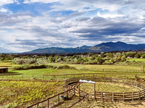 47 State Road 382, Ranchos de Taos, NM 87557